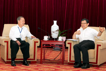 7月17日，陳德銘會長在京會見了饒穎奇率領的臺灣民意代表交流參訪團。