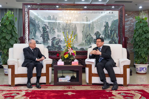 9月3日，陈德铭会长在京会见了台湾长荣集团首席副总裁林省三一行。