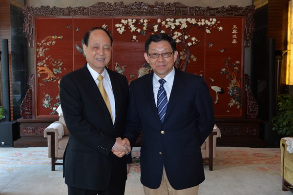 海协会陈德铭会长于10月25日在扬州会见来访的台湾海基会林中森董事长一行。